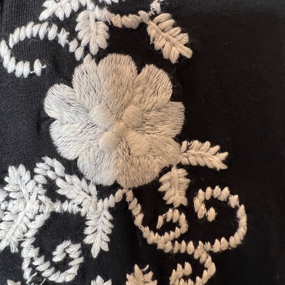 CAITE Embroidered Black 3/4 Sleeve Hem size S Hi Low - Picture 7 of 8